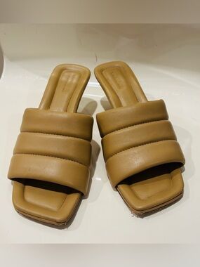 Vince Vero Cuoio Ceil Leather Slide Mule Sandals Tan Cappuccino color  7.5 Women